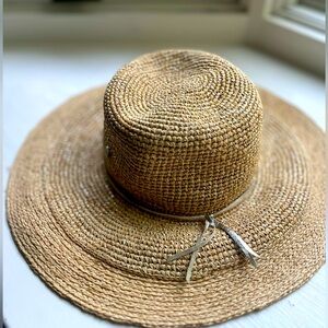 Flora Bella Raffia Metallic Thread Sun Hat 
(90% Raffia) 4.5” brim packable.